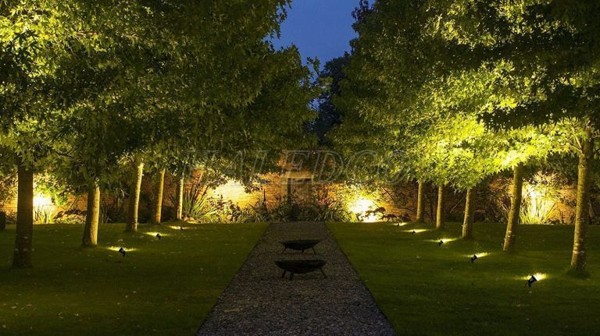 Ứng dụng của đèn chiếu cây sân vườn HLOG1-9w